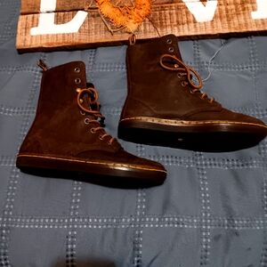 Doc Martens Rich Dark Brown Lace-Up High-Top Boots with Rugged Sole